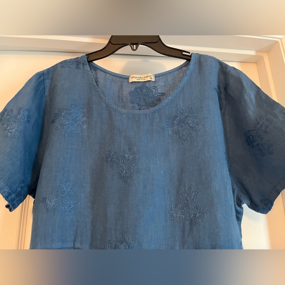 Linen Dress with embroidery details - Picture 3 of 4